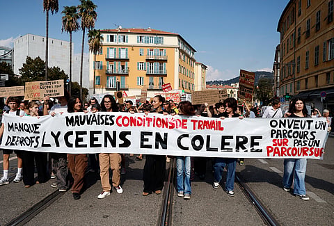 “Estudantes do liceu revoltados” foi uma das frases do dia nacional de protesto em Nice.