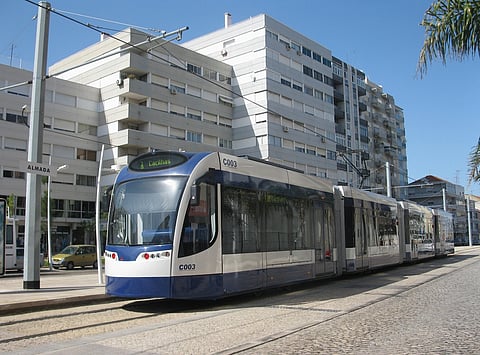Colisão entre composições do Metro de Almada faz dois feridos