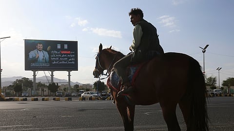 Arábia Saudita intercepta três mísseis lançados por Houthis após ataques