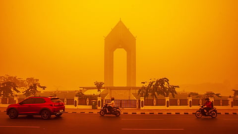 Incêndios florestais pintaram cidades de laranja no sudeste asiático.