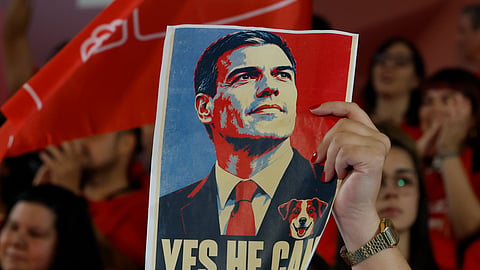 Cartaz de Sánchez. Oposição acusa primeiro-ministro de “engenharia eleitoral” com a “Lei de Netos”.