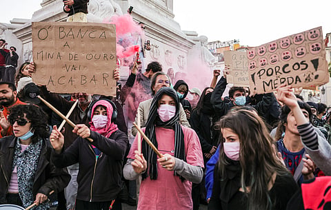 É comum que, em várias manifestações, sejam usadas balaclavas ou mesmo máscaras cirúrgicas com adornos na cabeça para dificultar o reconhecimento facial.