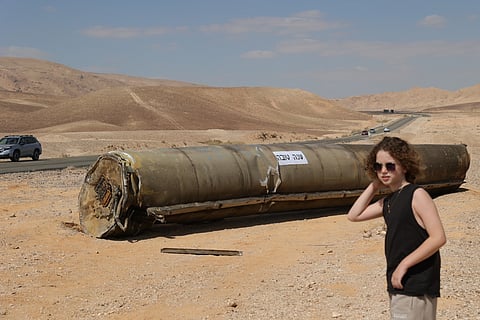 Os restos de um míssil balístico iraniano nos arredores de Arad, no sul de Israel.
