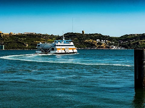 Transporte fluvial de veículos interrompido na travessia Trafaria-Porto Brandão-Belém