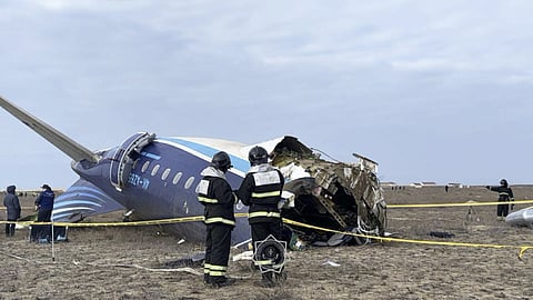 Zelensky pede investigação completa à queda de avião da Azerbaijan Airlines
