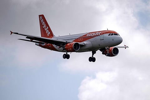 Prejuízos da easyJet sobem 27% para 436 milhões devido à guerra no Médio Oriente