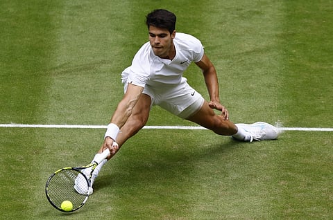 Carlos Alcaraz vence Medvedev e é o primeiro finalista de Wimbledon