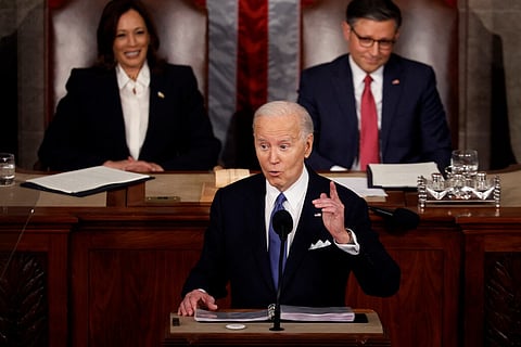 O presidente da Câmara, o republicano Mike Johnson (ao lado de Kamala Harris), não escondeu o seu desagrado com o que ouviu de Biden. Chip Somodevilla/Getty Images/AFP