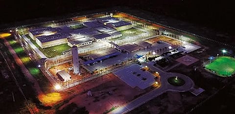 Dois presos fogem de cadeia de segurança máxima no Brasil