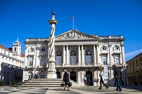Câmara de Lisboa demite dois fiscais de obras condenados em tribunal por corrupção