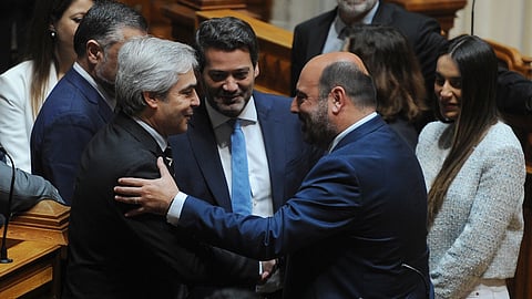 Nuno Melo à conversa com André Ventura, Pedro Pinto e Rita Matias, do Chega, na Assembleia da República, em dezembro de 2024.