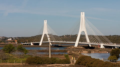 Uma vítima mortal em acidente junto à ponte nova de Portimão