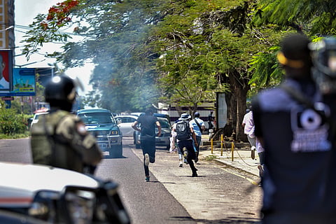 Pelo menos três mortos e 66 feridos na quinta-feira em confrontos