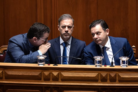 O Governo faz-se representar, na Assembleia, pelo ministro dos Assuntos Parlamentares, Pedro Duarte.