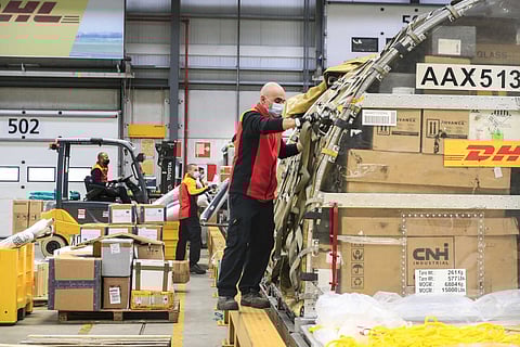 DHL diz que só aceita encomendas de particulares para os EUA que possam ser declaradas como “presente” e cujo conteúdo tenha um valor de até 100 dólares