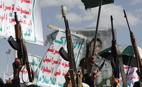 Houthis reclamam ataque a três navios na costa do Iémen
