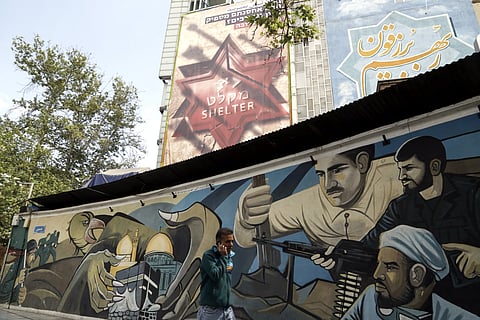 Um mural anti-israelita em Teerão, onde se lê, em persa “Morre deste medo”.