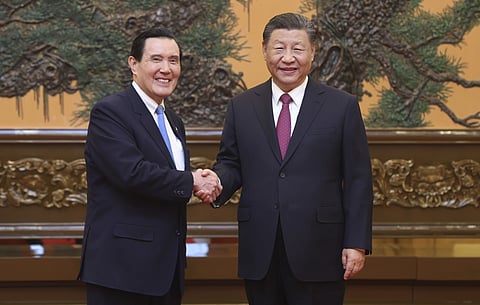 Ex-presidente de Taiwan foi recebido por Xi Jinping em Pequim.