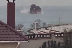 Avião militar russo despenha-se ao largo da Crimeia, piloto sobrevive