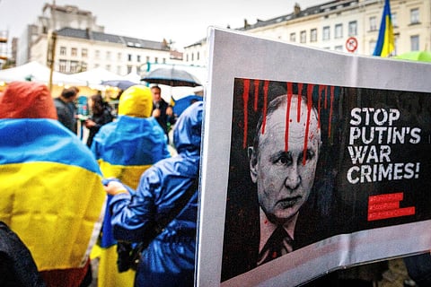Ucranianos marcaram os mil dias de invasão russa em frente ao Parlamento Europeu, em Bruxelas.