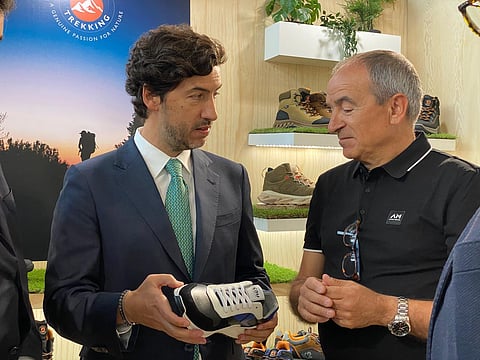 O secretário de Estado da Economia, João Rui Ferreira, com o CEO da Carité, Reinaldo Teixeira, em Milão.