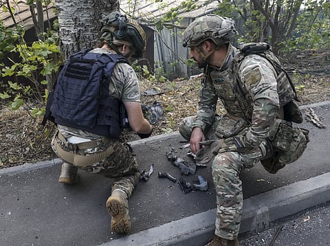 Kiev acusa soldados russos de executar prisioneiro com uma espada