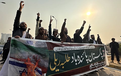 Manifestação em Islamabad contra o Irão após ataque de terça-feira contra o Paquistão.