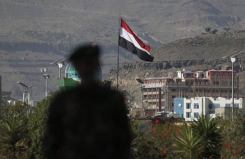 Ataque atribuído aos Houthis provocou mortes e tripulação abandonou o navio