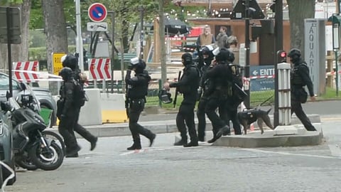 Homem que ameaçou fazer-se explodir no consulado do Irão em Paris queria vingar a morte do irmão