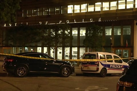 Dois polícias gravemente feridos em esquadra de Paris