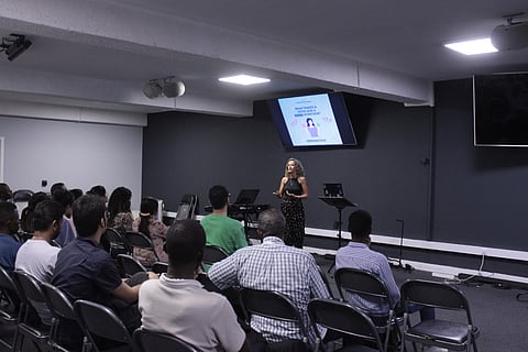 Margarida Santos ministra workshop sobre empregabilidade para migrantes.