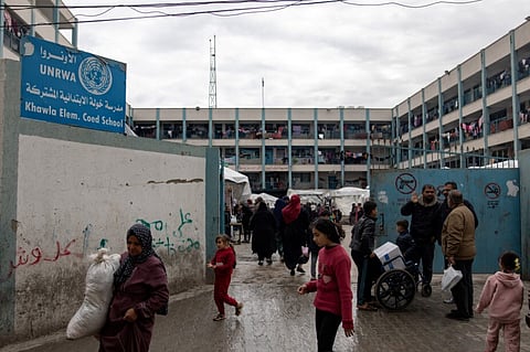 Escola da agência da ONU em Rafah serve de abrigo a deslocados. Fim dos apoios pode pôr em causa ajuda.