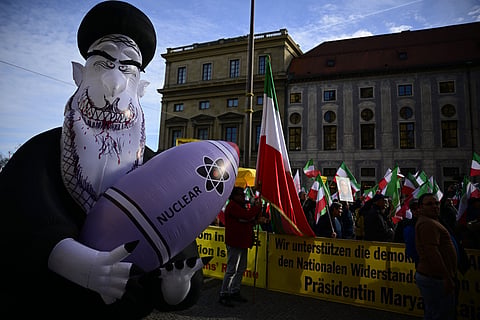 Irão admite rever a sua doutrina nuclear perante ameaça israelita
