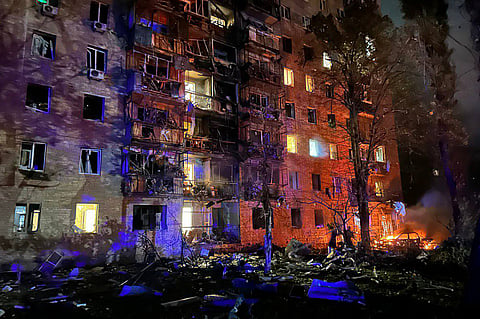 Edifício em Kursk atingido por destroços de míssil ucraniano.