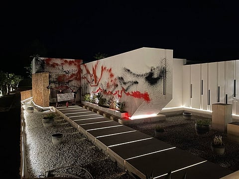 Ativistas ambientais vandalizam mansão de Messi em Ibiza