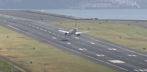 Companhia aérea brasileira Gol planeia reestruturação e saída da bolsa