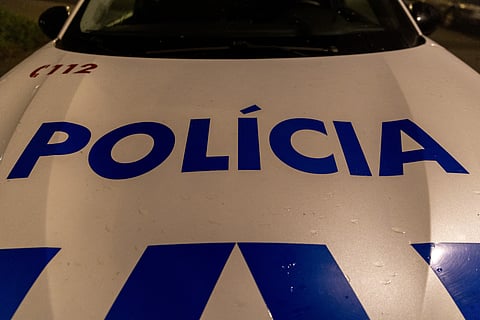 Suspeitos de tentativa de assalto detidos na posse de arma de fogo em Alcobaça