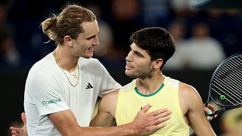 Zverev quase perfeito trava reviravolta de Alcaraz