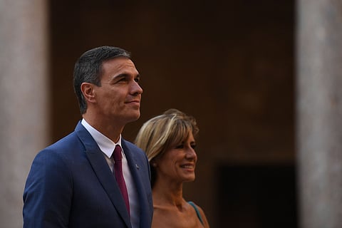 O primeiro-ministro espanhol e a mulher Begoña Gómez, num evento em Granada em outubro.
