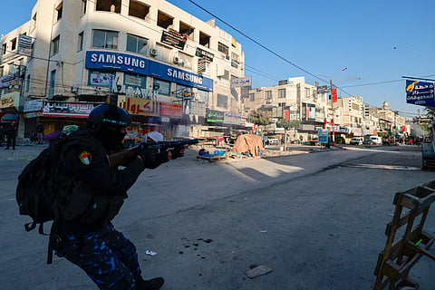 Forças de segurança palestinianas lançam rara operação de repressão contra Hamas na Cisjordânia