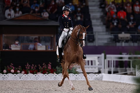 Medalhada com ouro olimpico Charlotte Dujardin suspensa por chicotear cavalo