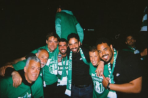Amorim a festejar com a sua equipa técnica.