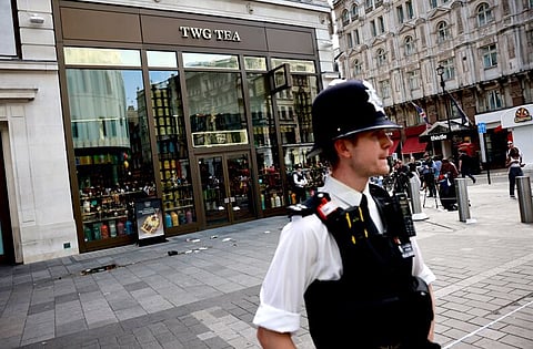 Mulher e criança esfaqueadas em Londres. Polícia detém suspeito