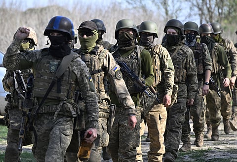 Militares ucranianos durante um exercício na região de Kiev.