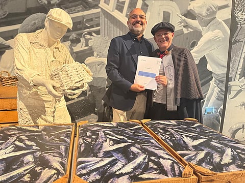 Confraria Gastronómica da Sardinha é uma das mais jovens, tendo sido formalizada em 2021 pelo presidente da câmara de Portimão e o mestre Júlio Ferreira.