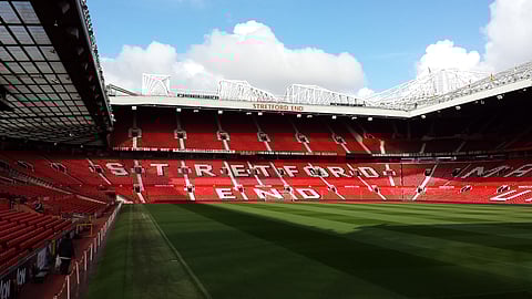 Stretford End, Old Trafford, estádio do Manchester United, clube com uma das maiores assistências da Europa.
Foto: Wikimedia Commons