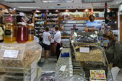 Vendas no comércio caem 0,8% em 2023