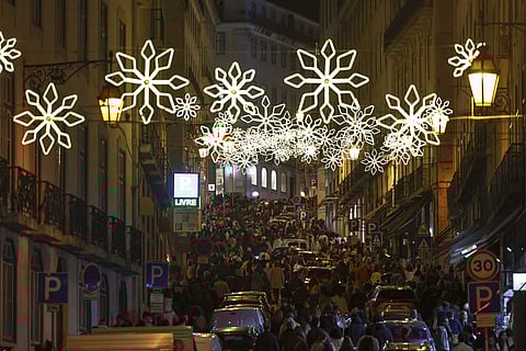 Empresas admitem dificuldade em contratar para o Natal e oferecem incentivos