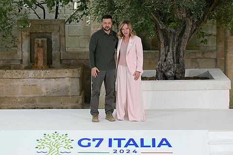 O Presidente ucraniano, Volodymyr Zelensky, foi recebido pela primeira-ministra italiana, Giorgia Meloni, na cimeira do G7