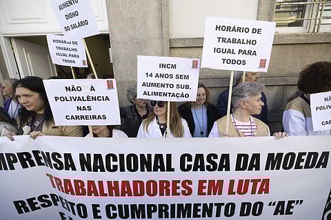 Trabalhadores da Casa da Moeda protestam em Lisboa por aumentos salariais